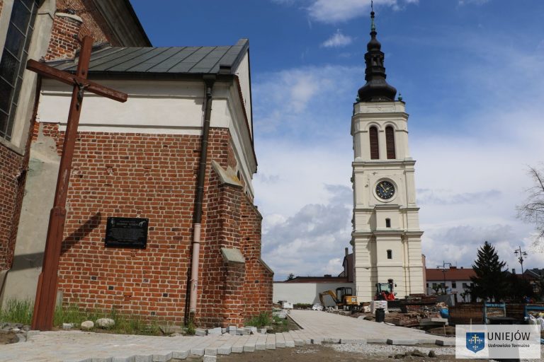 kolegiata uniejów