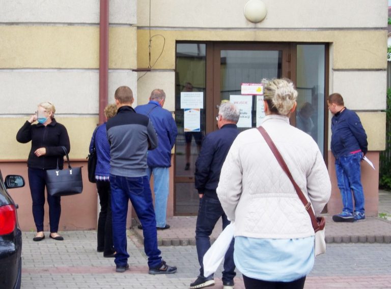 kolejka przed starostwem