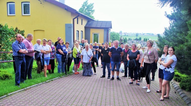 ludzie nie chcą proboszcza