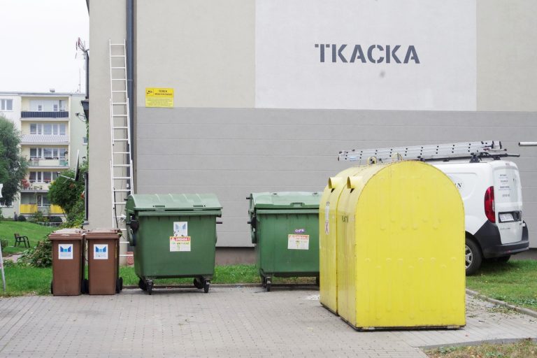 kamery przy śmieciach