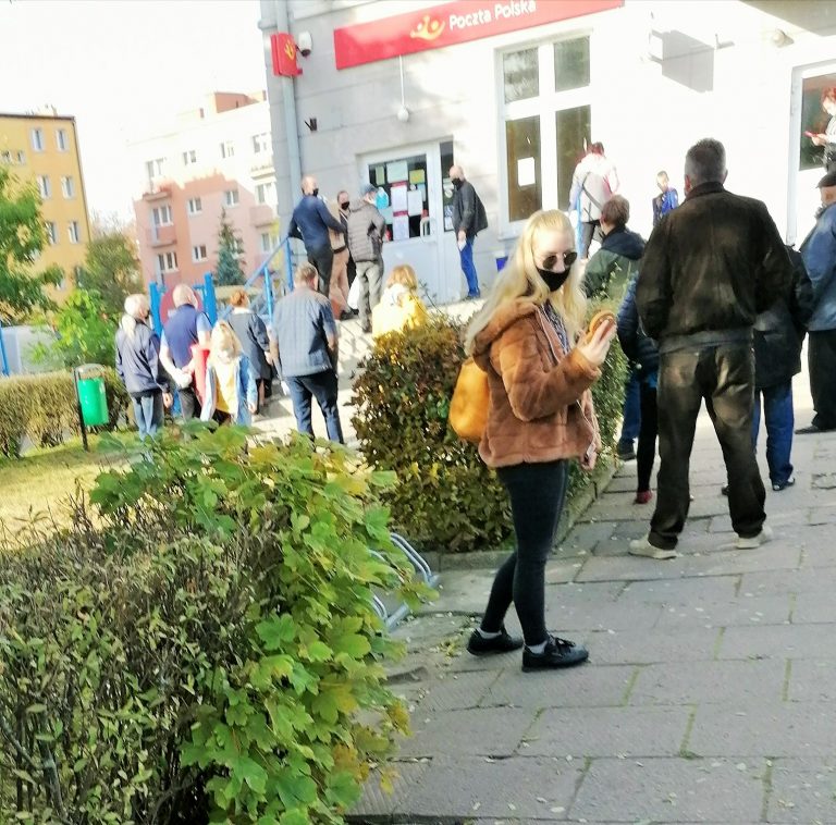 kolejka przed pocztą