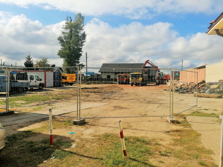 ogrodzili lokatorów