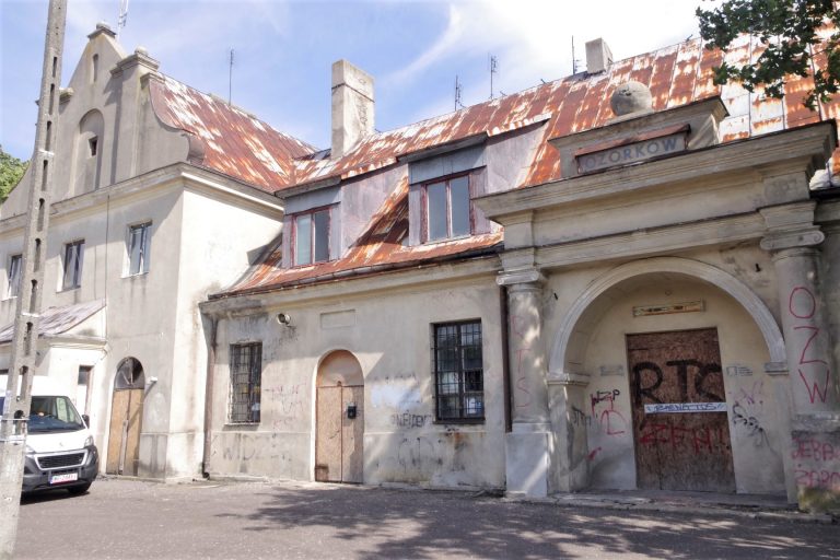 nowe perony przy starym dworcu