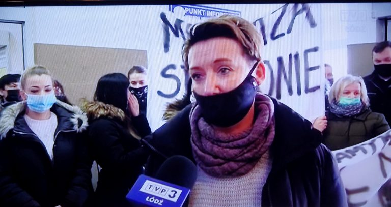 protest ws. szkoły w błoniu