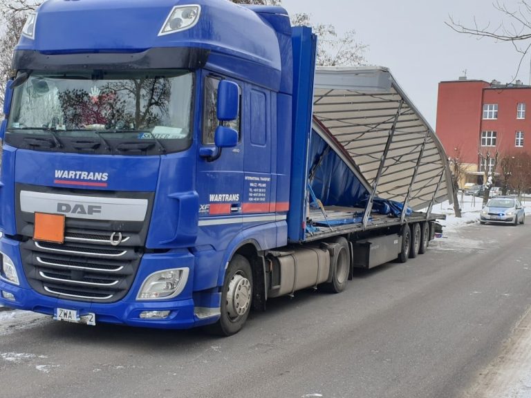 tir uderzył w ciepłociąg