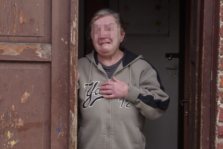 doniosła na gości