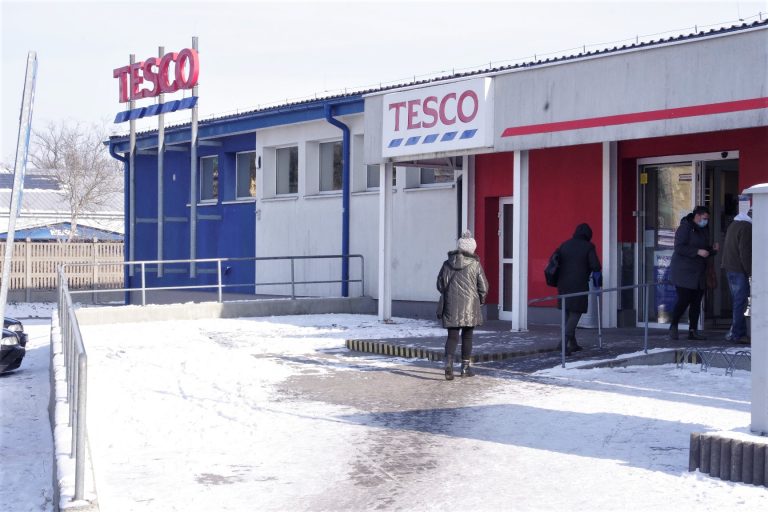 tesco w poddębicach