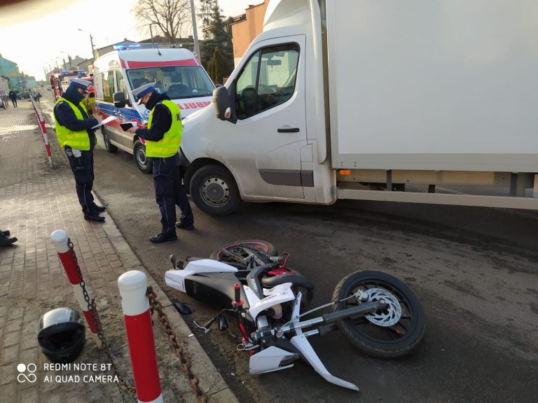 uderzył w motorower