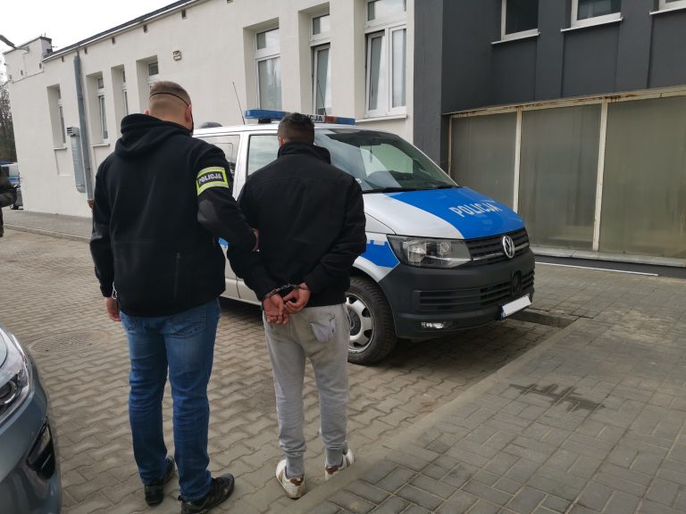 fałszywi agenci