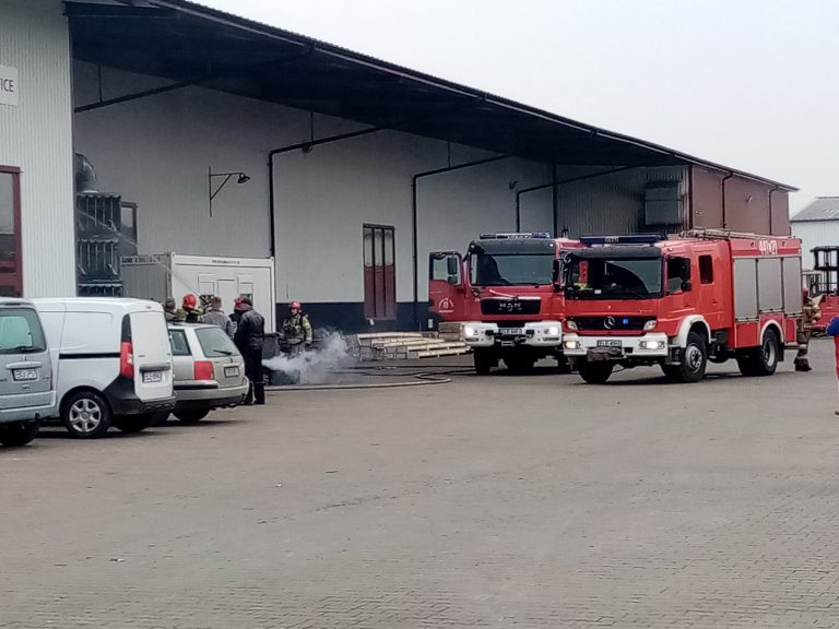 pożar hali produkcyjnej