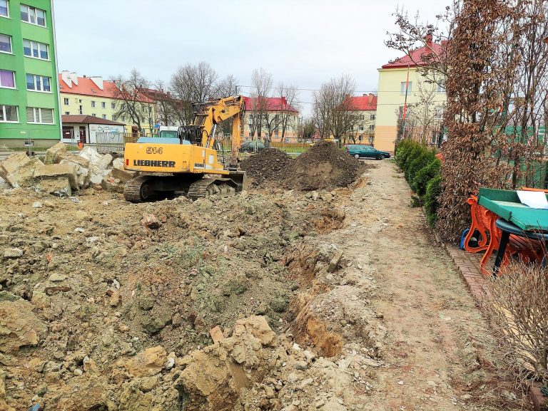 koparki na kortach