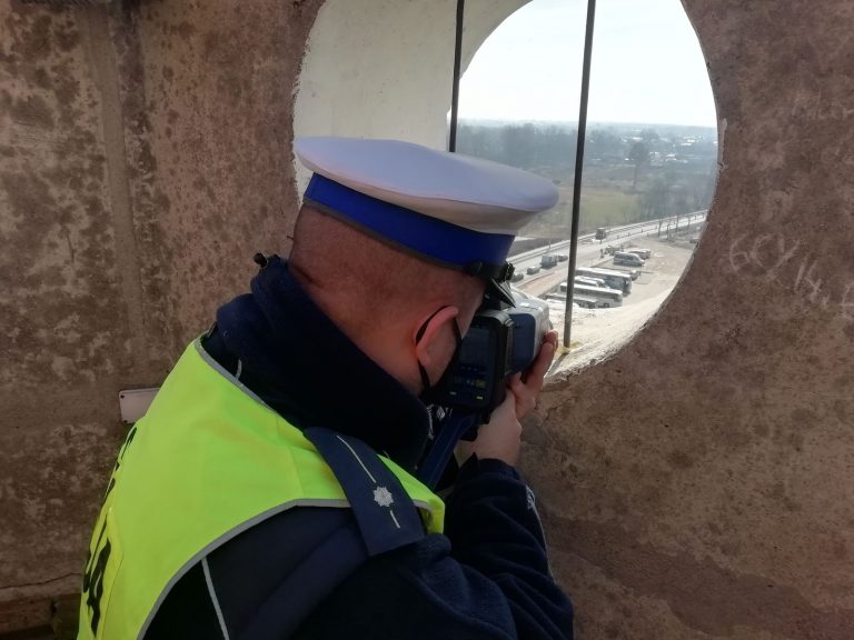 policjanci na wieży