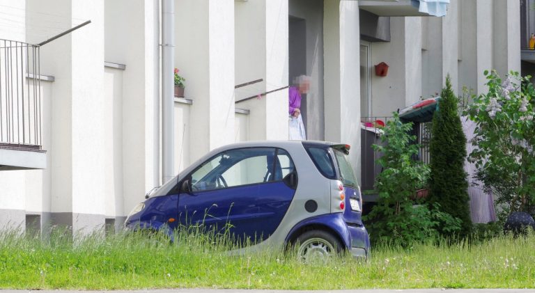 parkują pod oknami