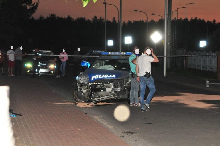 wjechał w radiowóz
