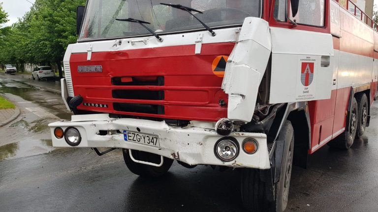 uderzył w autobus