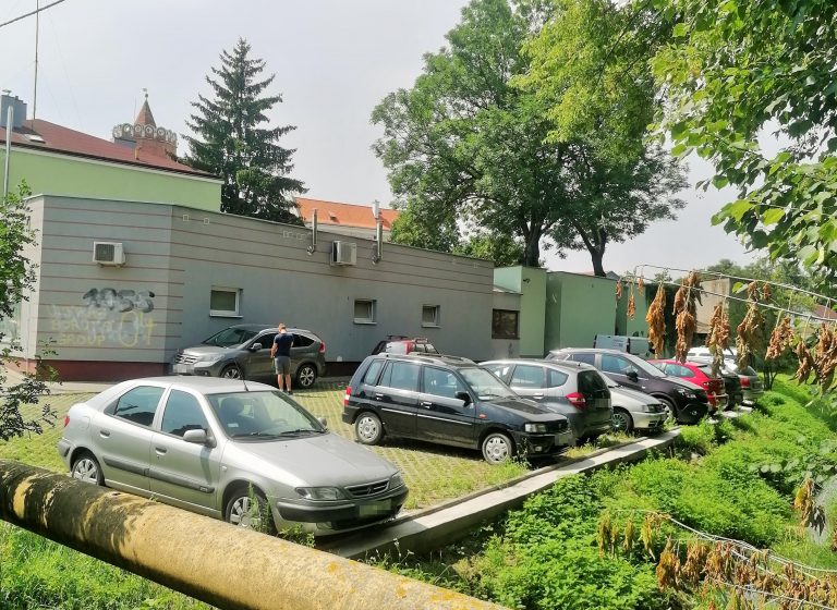 zdewastowane auta
