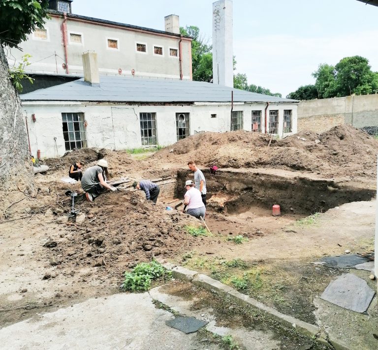 poszukiwania grobu