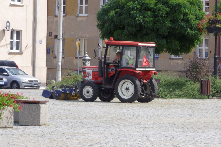 szczotkowanie placu