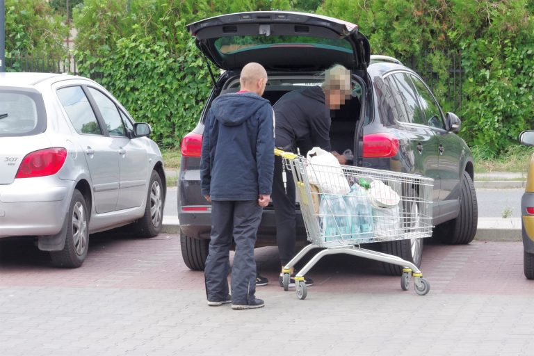 żebrak biedronka ozorków