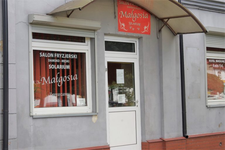 do fryzjera w rękawiczkach
