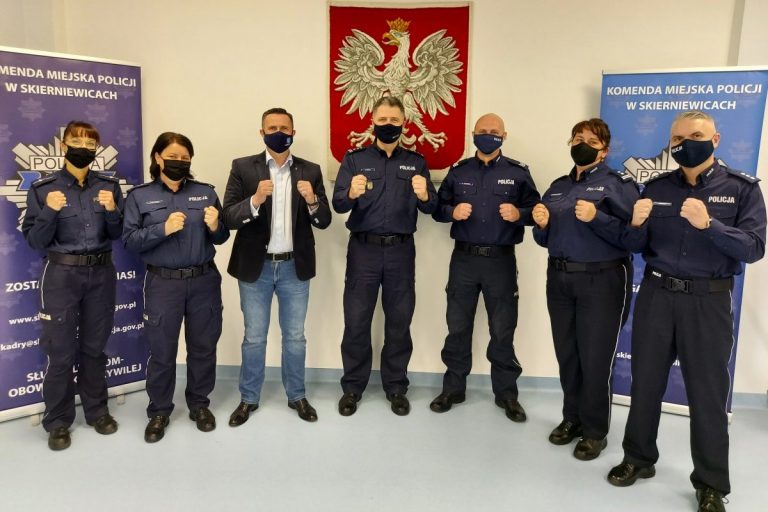 policjant uratował