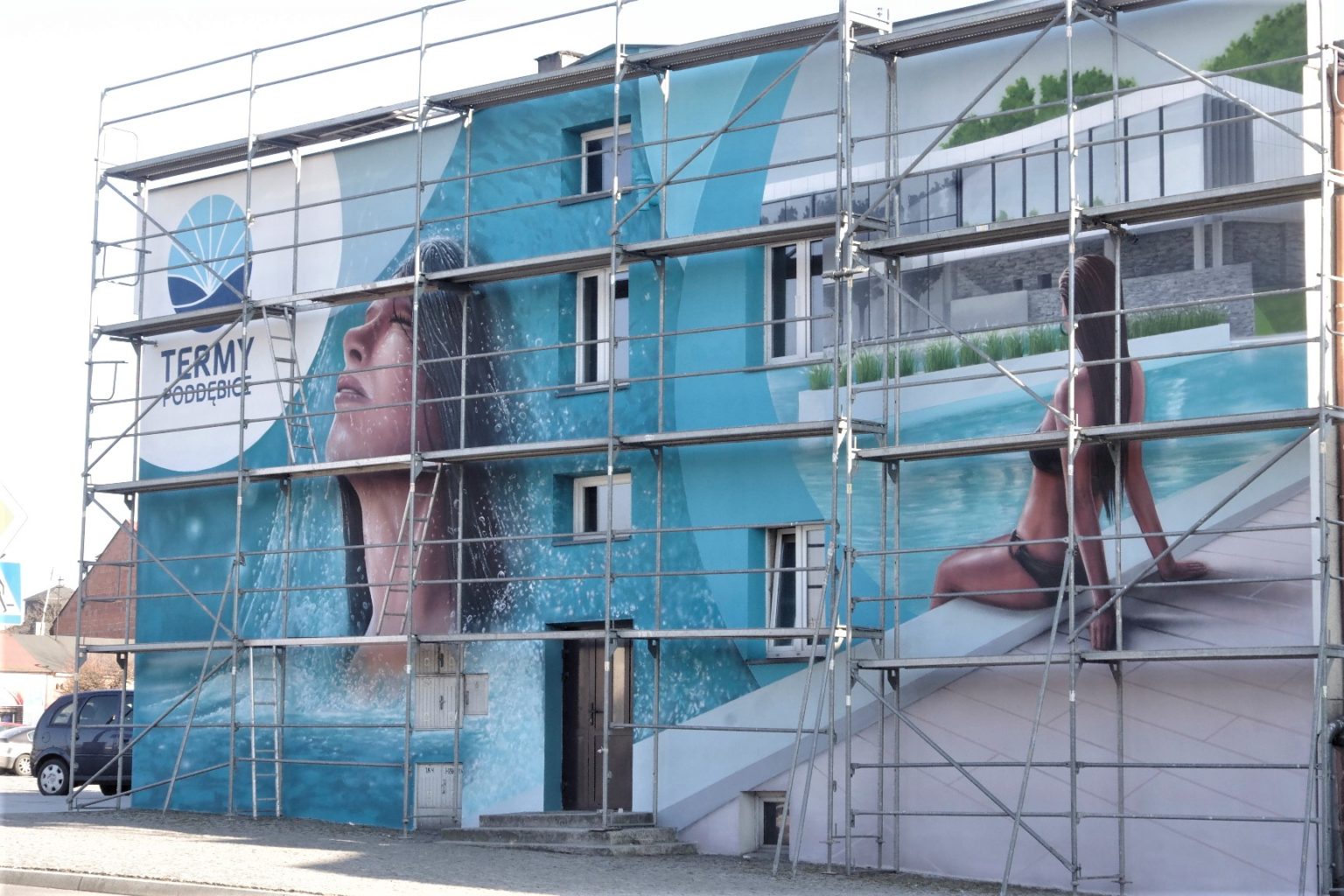 mural basen na ścianie