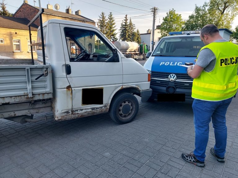 wjechał w radiowóz