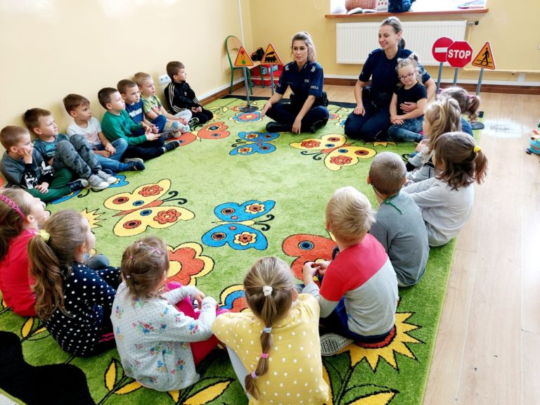 policjantki w przedszkolu