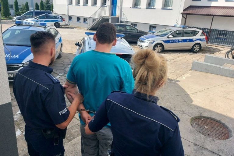 próbował przejechać policjanta