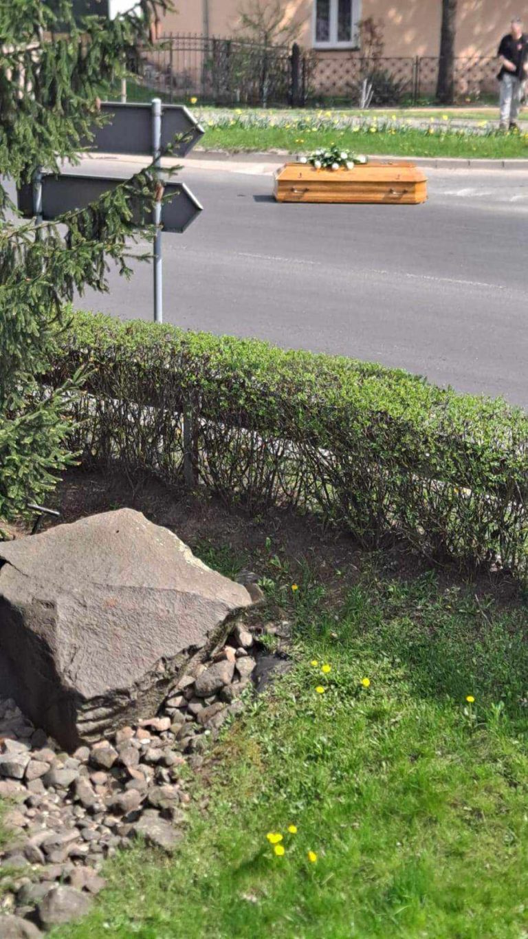 trumna na drodze