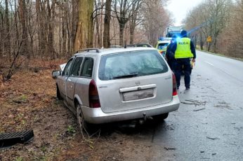 zasnął za kierownicą
