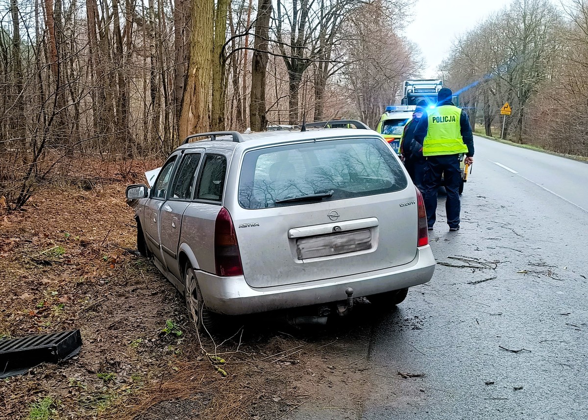 zasnął za kierownicą