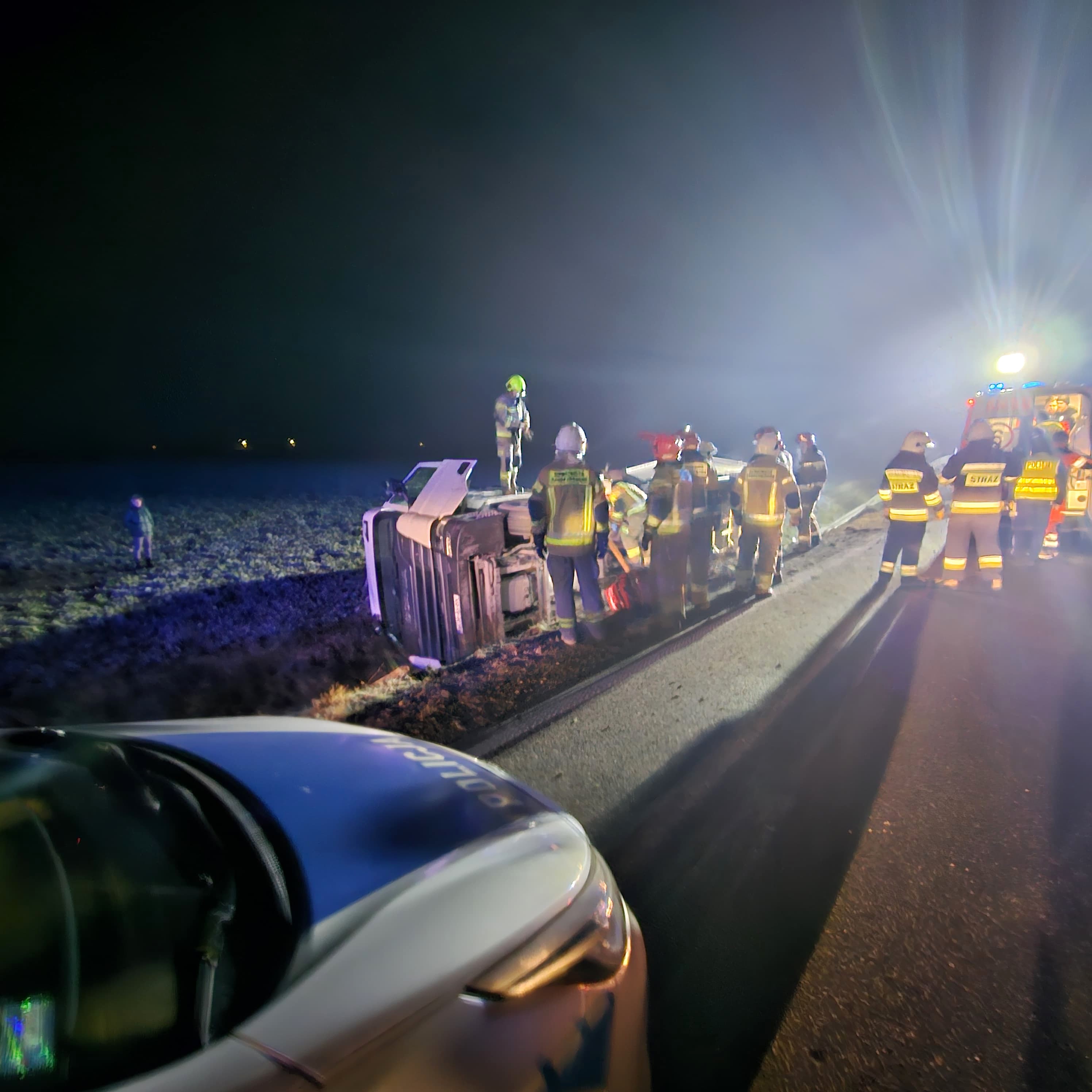 Tir wjechał do rowu i się przewrócił…