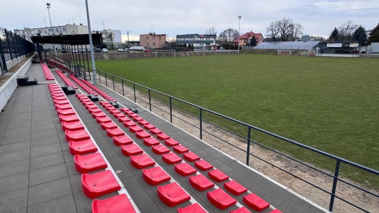 stadion w parzęczewie