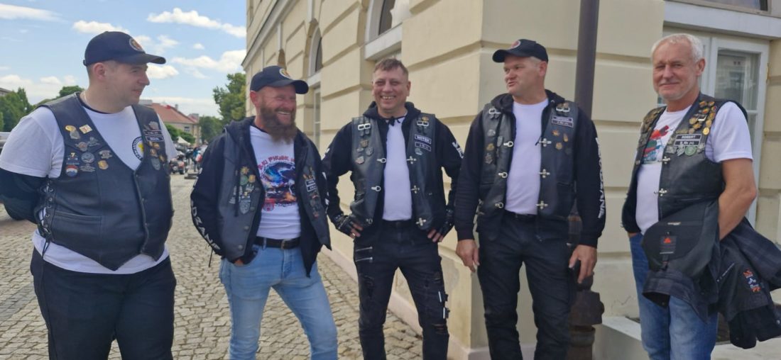 motocykliści