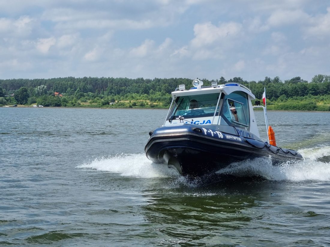zalew policja