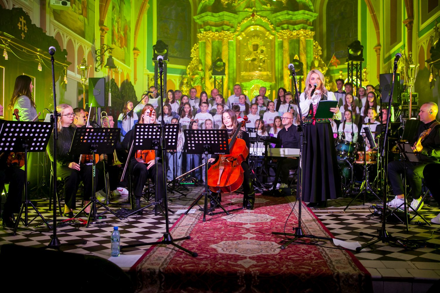 Niezapomniany koncert Uniejowskiej Grupy Wokalnej i Golec uOrkiestra