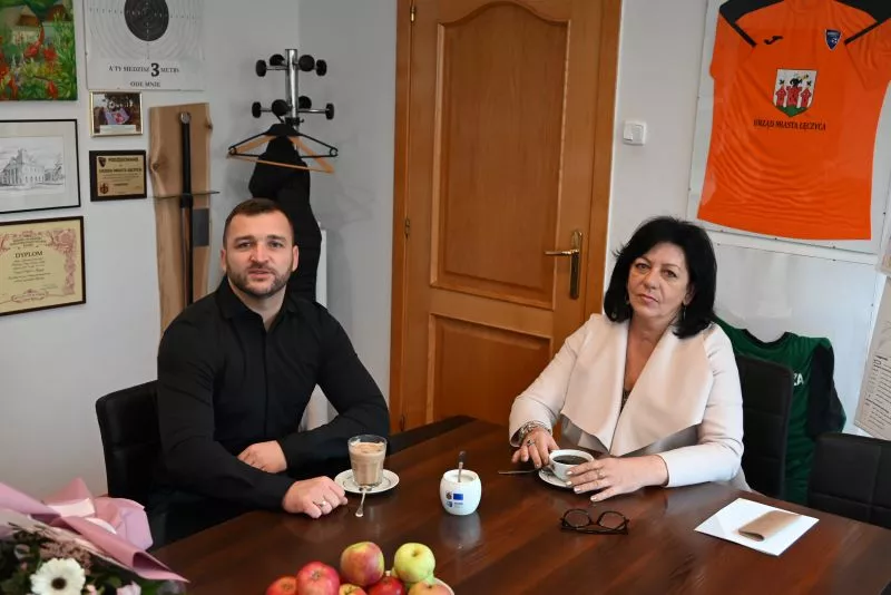 Kwiaty dla burmistrza! Mieszkańcy Wiejskiej dziękują…