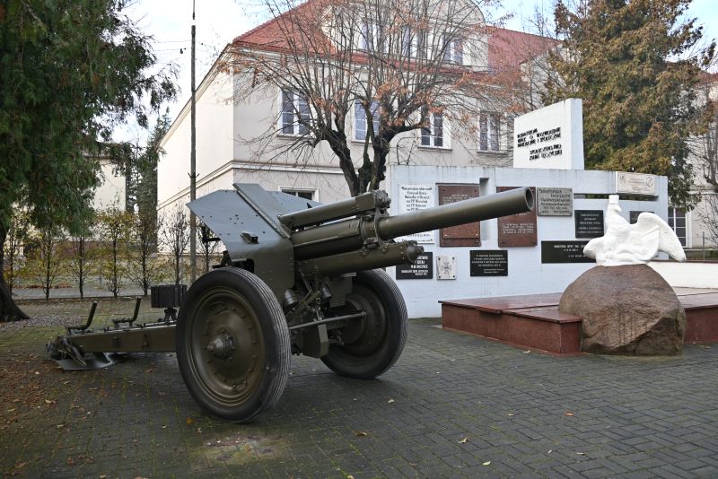 Armata przyciąga uwagę! Czy powinna stać w tym miejscu?