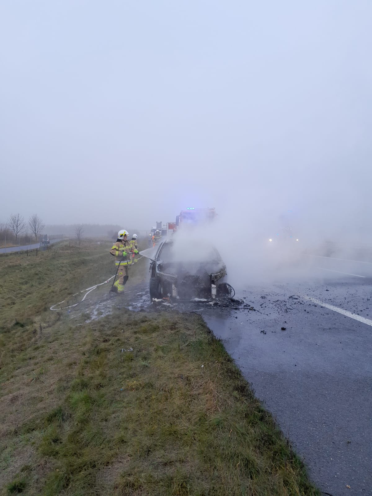Bmw w ogniu! Kierowca w porę opuścił auto