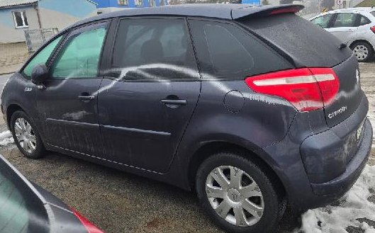 Kolumbijka sprayem spryskała auta! Co ją do tego skłoniło?