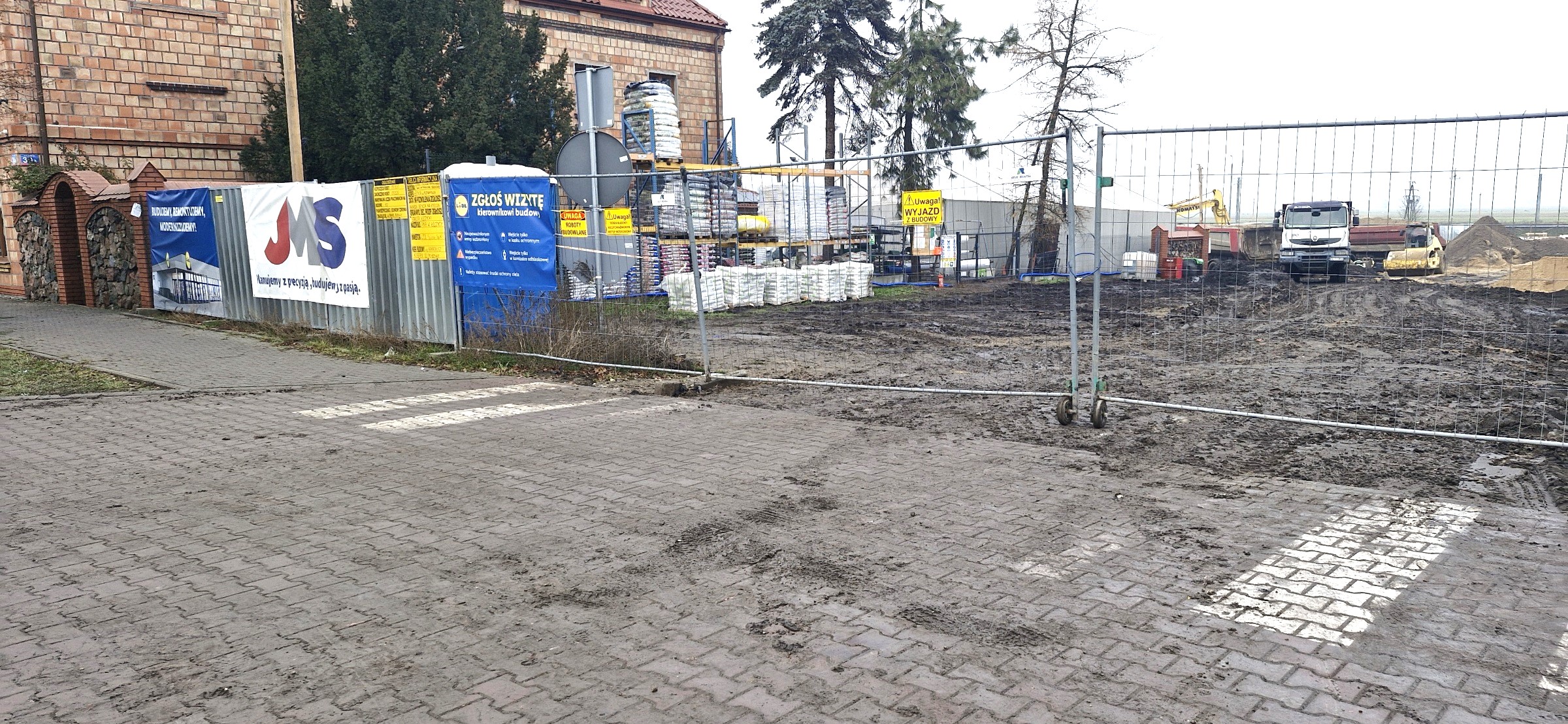 Burmistrz Łęczycy interweniuje! Sprzątajcie błoto na Poznańskiej!