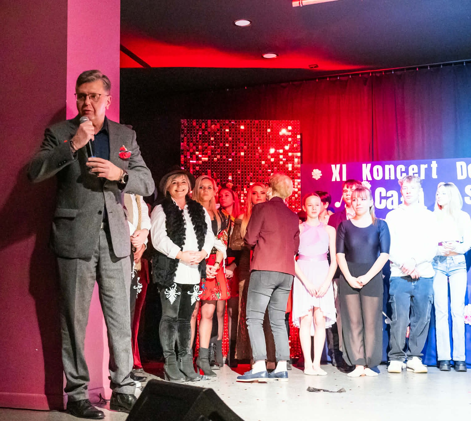 Dorośli dali czadu… „cała sala śpiewa z nami”