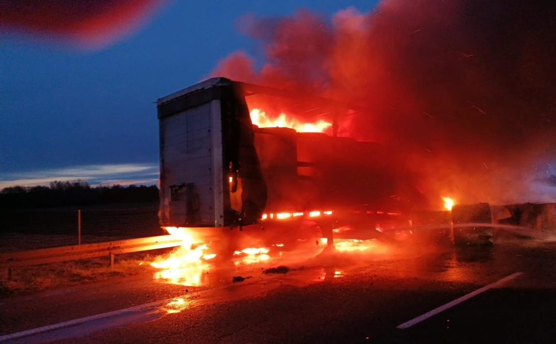 ciężarówka w ogniu