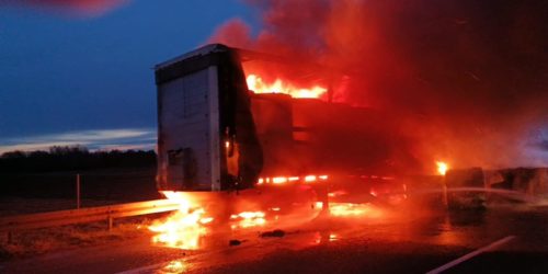 ciężarówka w ogniu