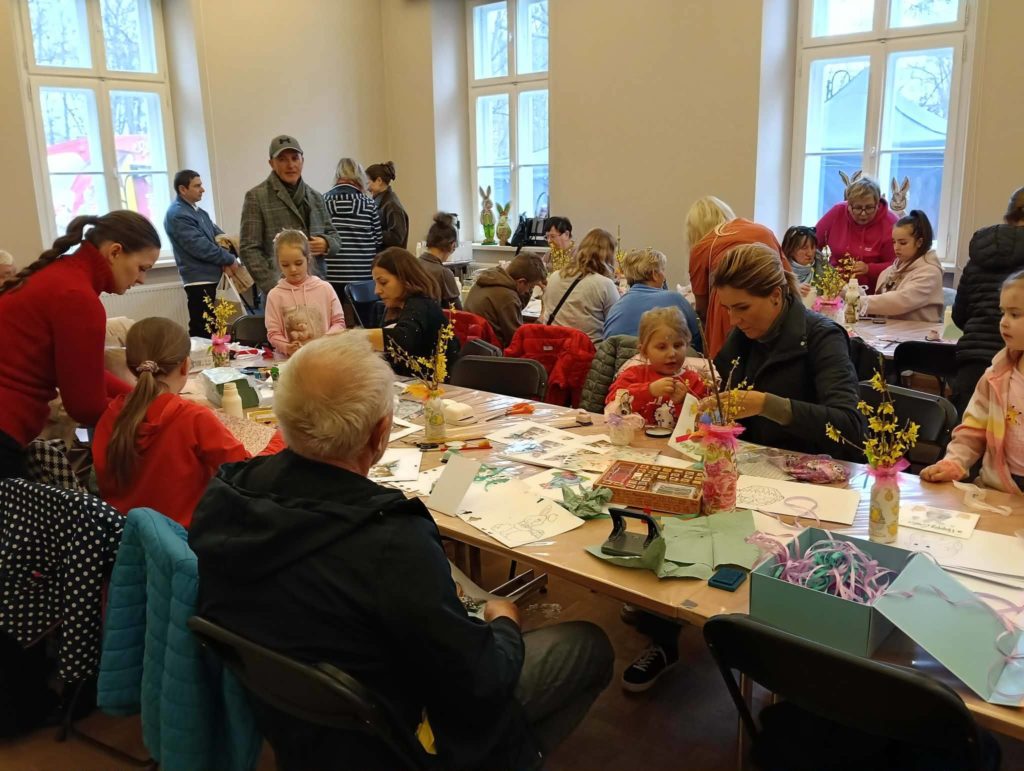 Jarmark przy pałacu! Nie tylko zajączki, ale też konie…
