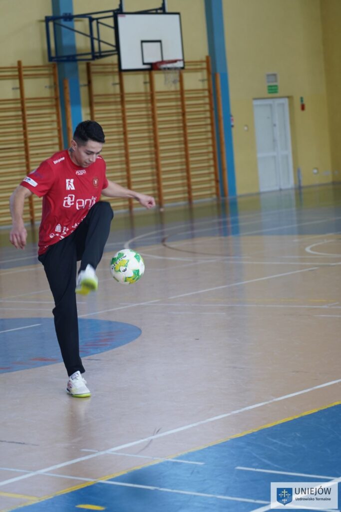 Zawodnicy Ekstraklasy w uniejowskiej szkole! Wyjątkowy WF z Widzewem Łódź