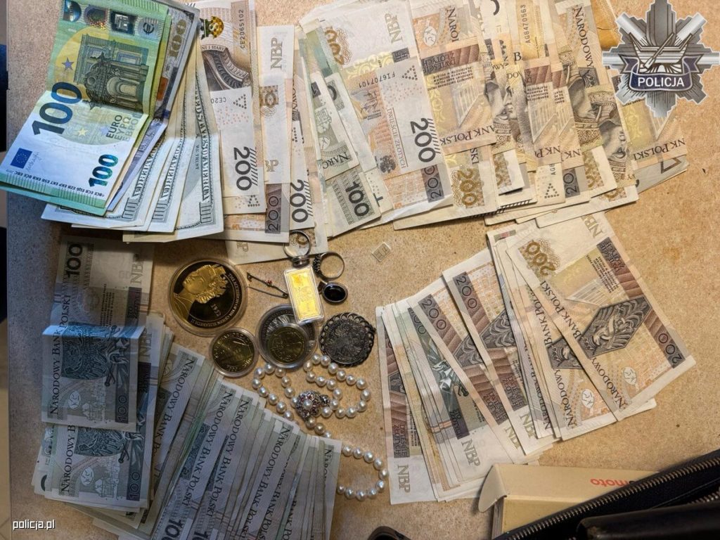 Udawali pracowników wodociągów i okradali seniorów!