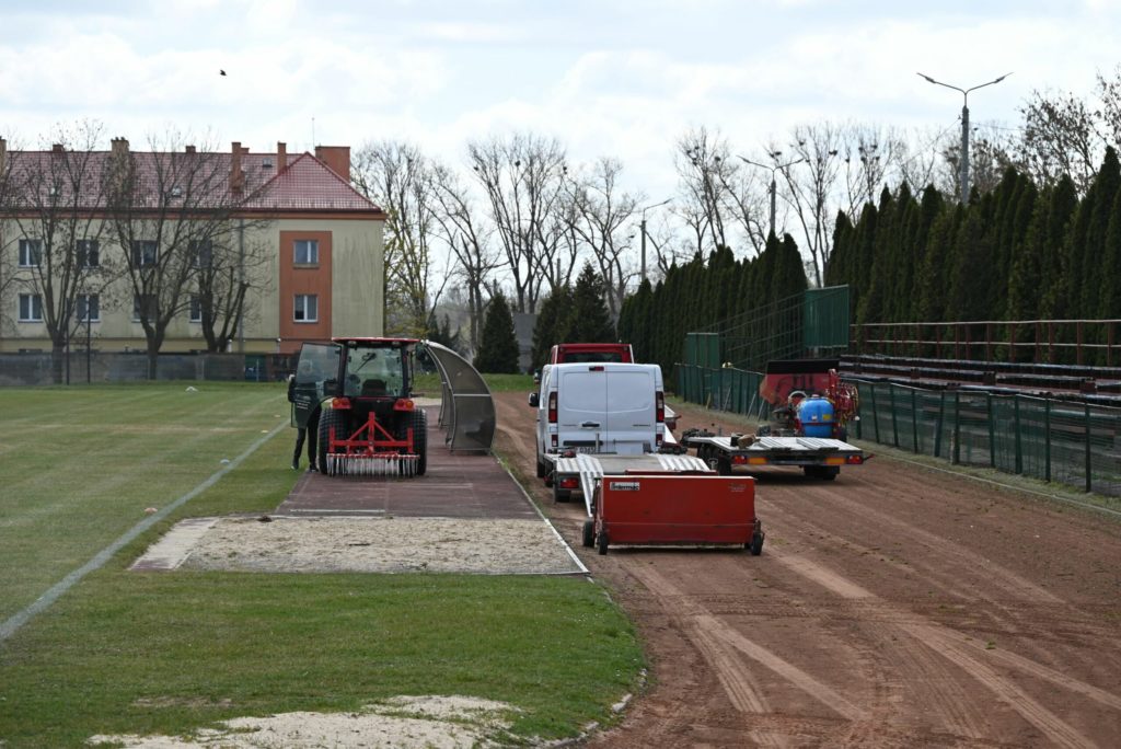 Murawa stadionu w Łęczycy w strasznym stanie!