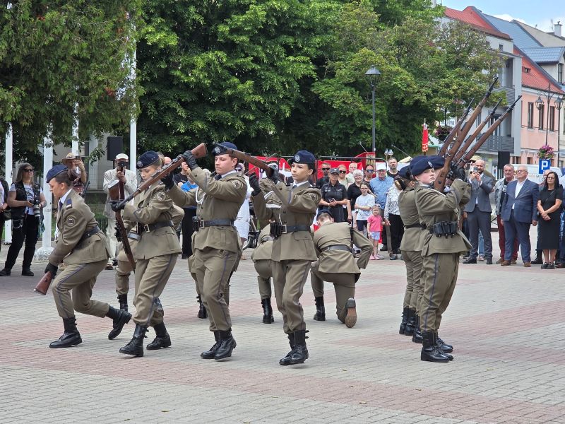 Patriotycznie w centrum Łęczycy. Zobacz, jak było…